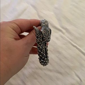Snake cuff
